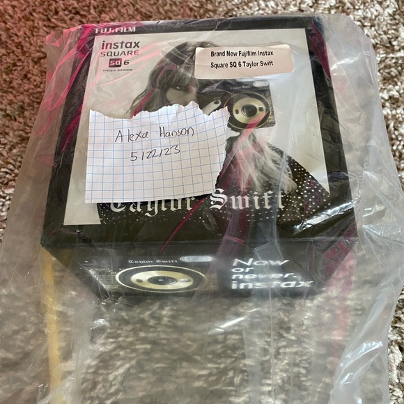 Taylor Swift Brand New Instax Camera - Picture 1 of 1